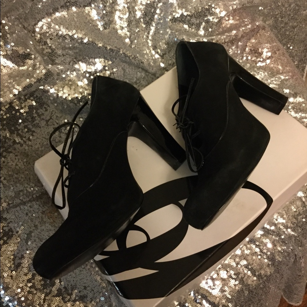 Nine West Suede tie up oxford with patent heel
